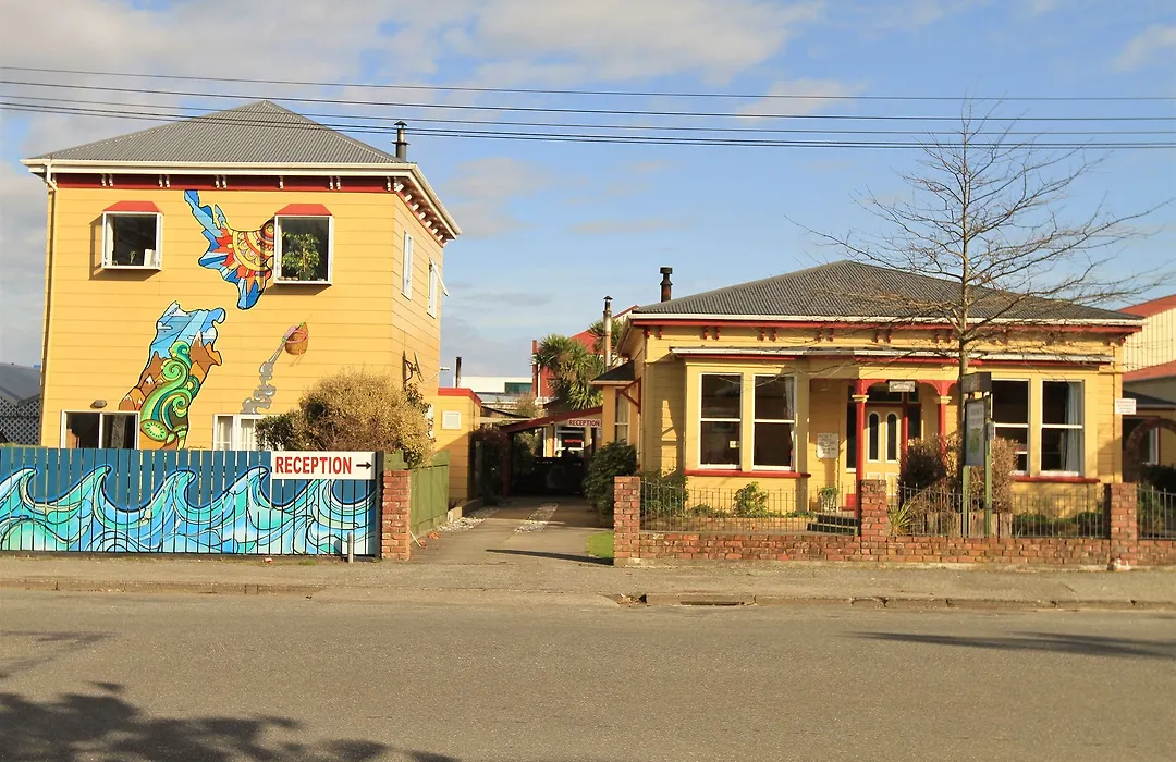 Bazils Hostel & Surf School-1