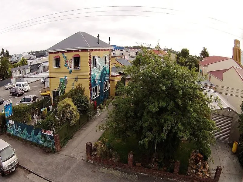 Bazils Hostel & Surf School-1